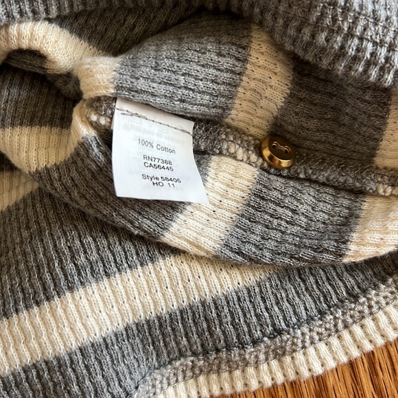 Gorgeous like new Jcrew Henley long sleeve top great for layering, like new - Picture 6 of 6